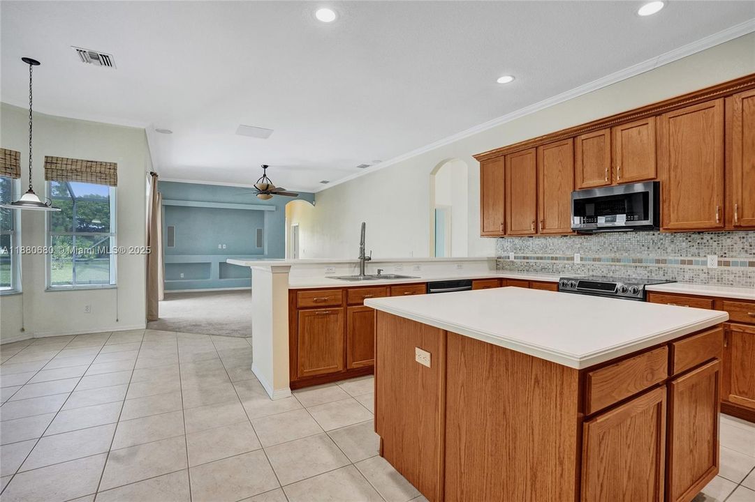 Active With Contract: $499,900 (4 beds, 3 baths, 2409 Square Feet)