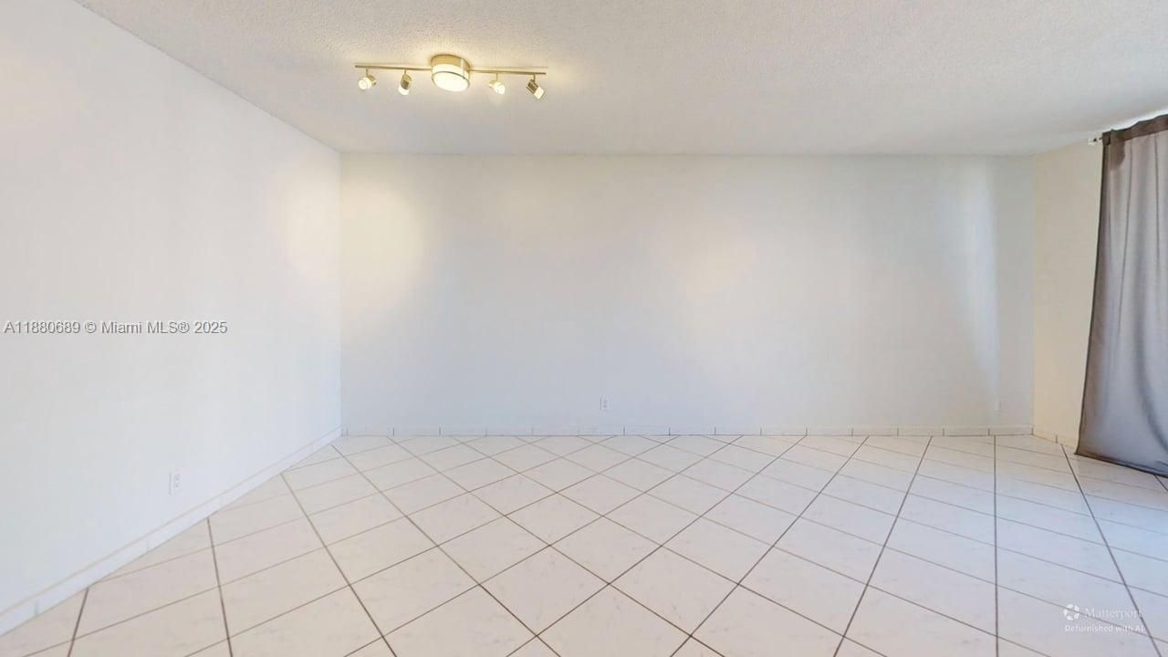 На продажу: $185,000 (1 спален, 1 ванн, 828 Квадратных фут)