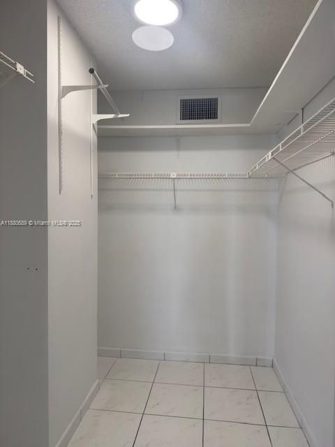 На продажу: $185,000 (1 спален, 1 ванн, 828 Квадратных фут)