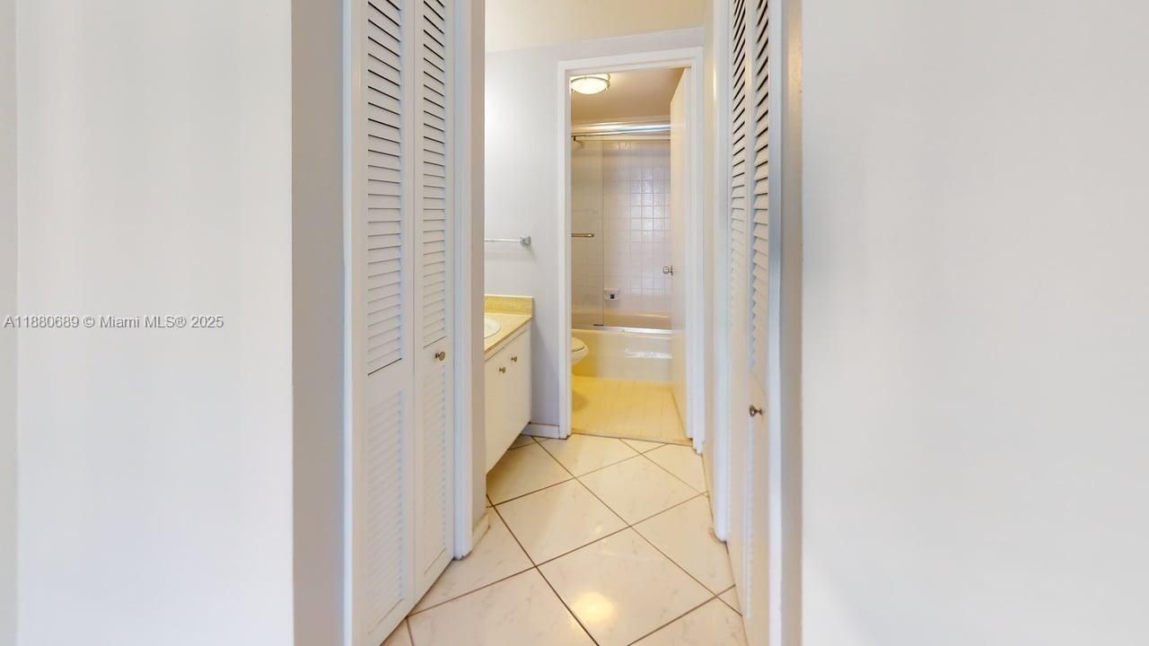 На продажу: $185,000 (1 спален, 1 ванн, 828 Квадратных фут)