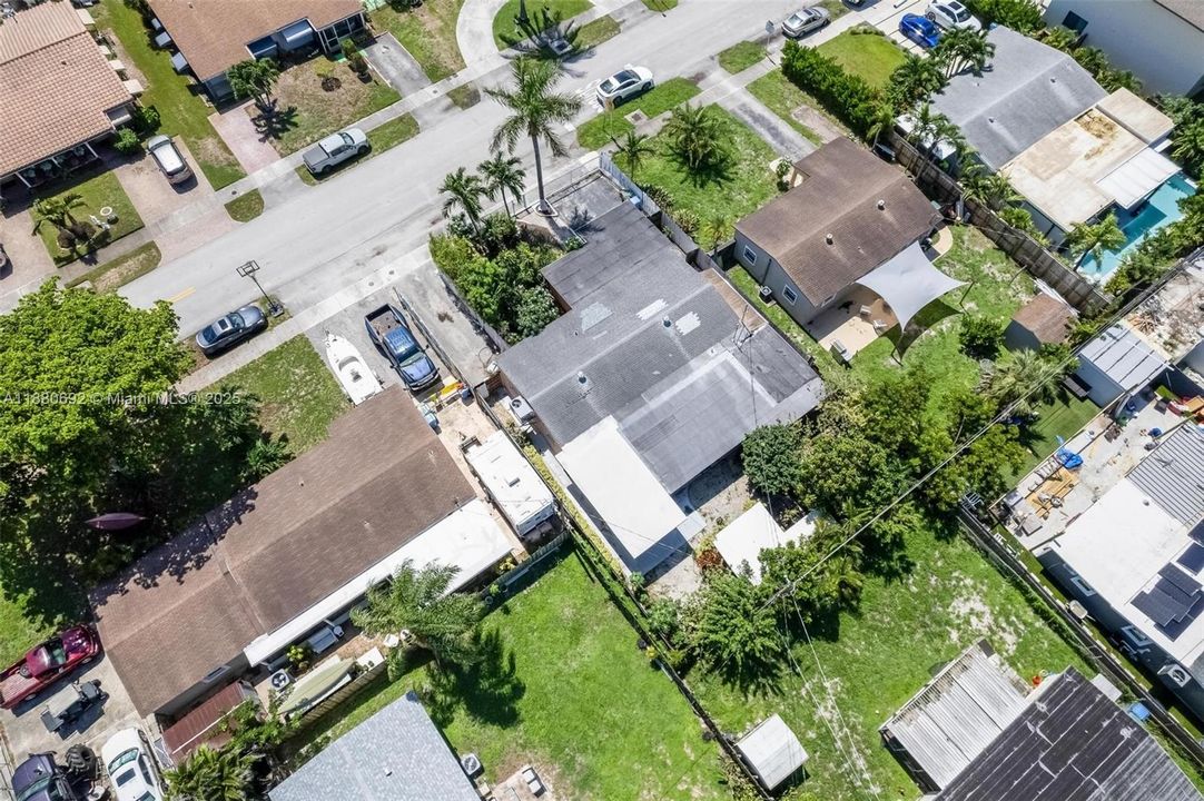 合同活跃: $399,000 (4 贝兹, 2 浴室, 1924 平方英尺)