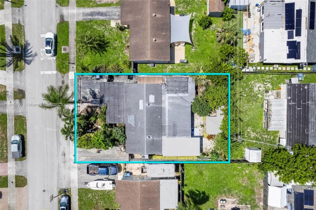 合同活跃: $399,000 (4 贝兹, 2 浴室, 1924 平方英尺)