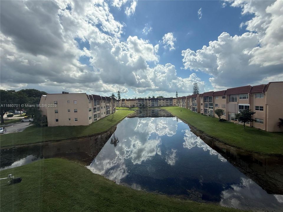 Под контрактом: $83,000 (1 спален, 1 ванн, 640 Квадратных фут)