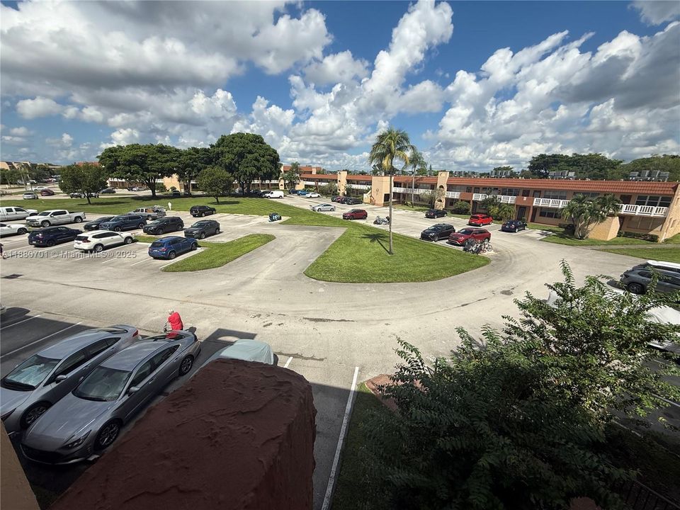 Под контрактом: $83,000 (1 спален, 1 ванн, 640 Квадратных фут)