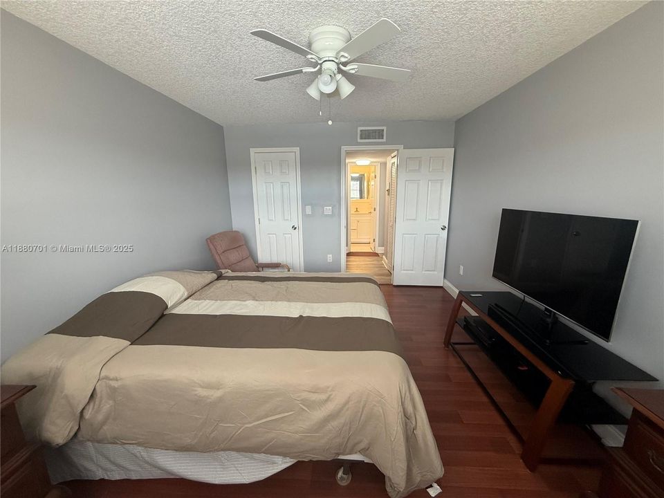 Под контрактом: $83,000 (1 спален, 1 ванн, 640 Квадратных фут)