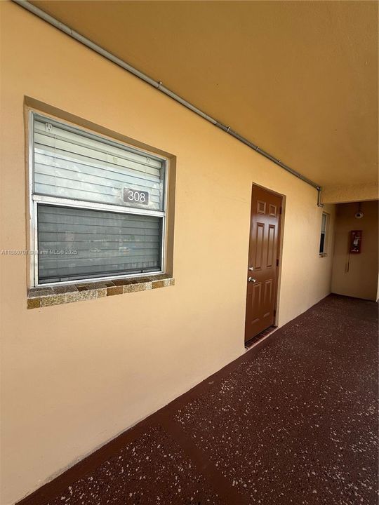 Под контрактом: $83,000 (1 спален, 1 ванн, 640 Квадратных фут)