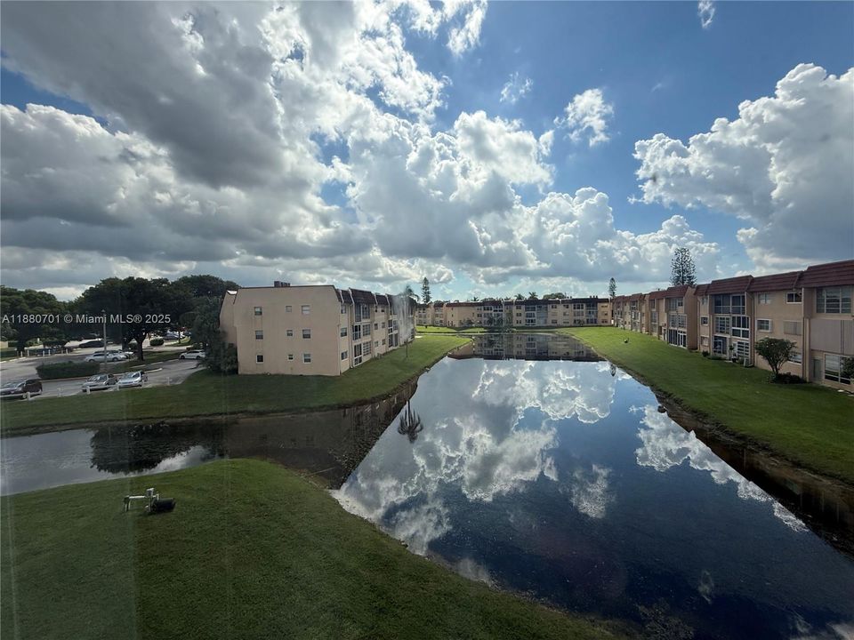 Под контрактом: $83,000 (1 спален, 1 ванн, 640 Квадратных фут)