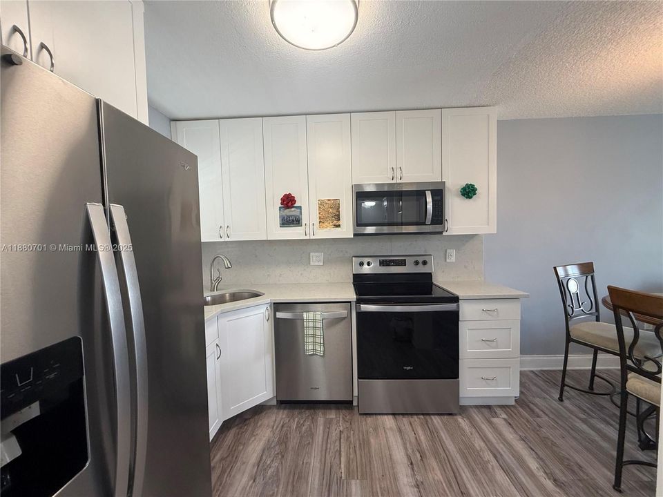 Под контрактом: $83,000 (1 спален, 1 ванн, 640 Квадратных фут)