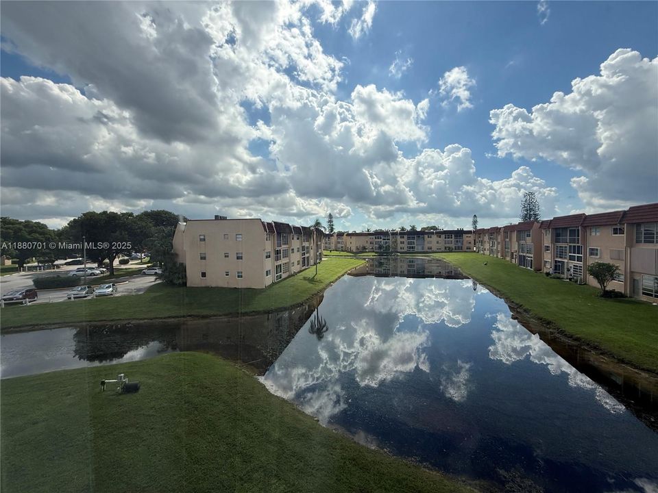 Под контрактом: $83,000 (1 спален, 1 ванн, 640 Квадратных фут)