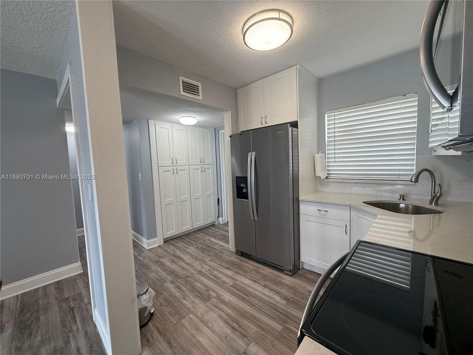 Под контрактом: $83,000 (1 спален, 1 ванн, 640 Квадратных фут)