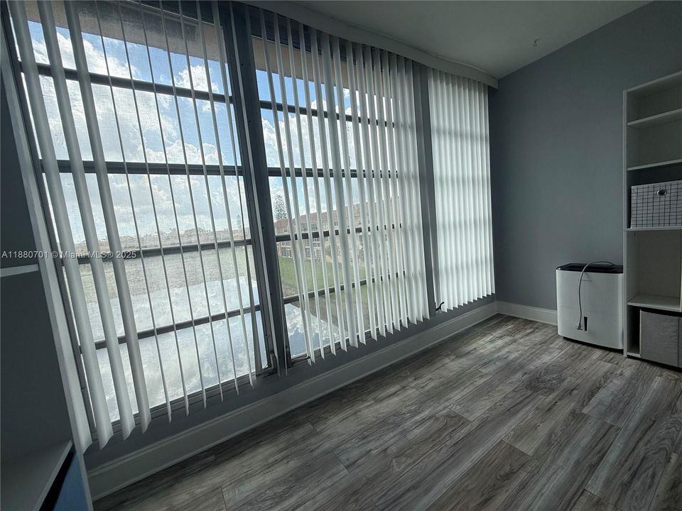 Под контрактом: $83,000 (1 спален, 1 ванн, 640 Квадратных фут)