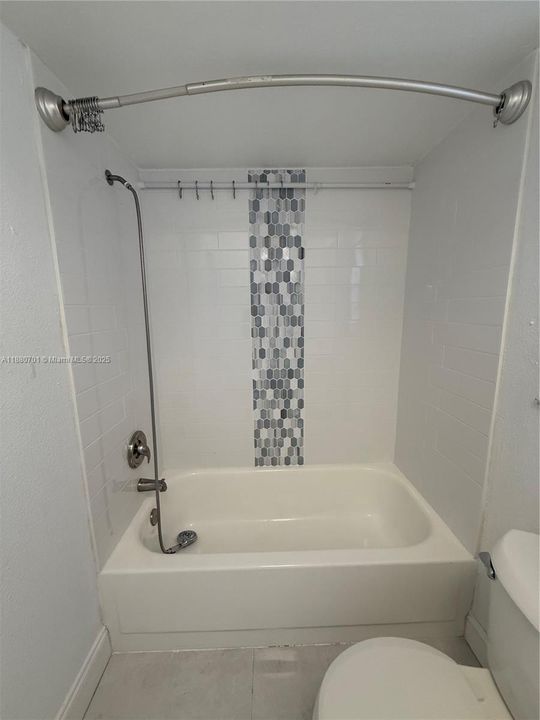 Под контрактом: $83,000 (1 спален, 1 ванн, 640 Квадратных фут)