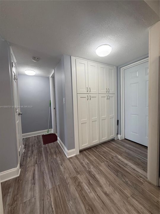 Под контрактом: $83,000 (1 спален, 1 ванн, 640 Квадратных фут)