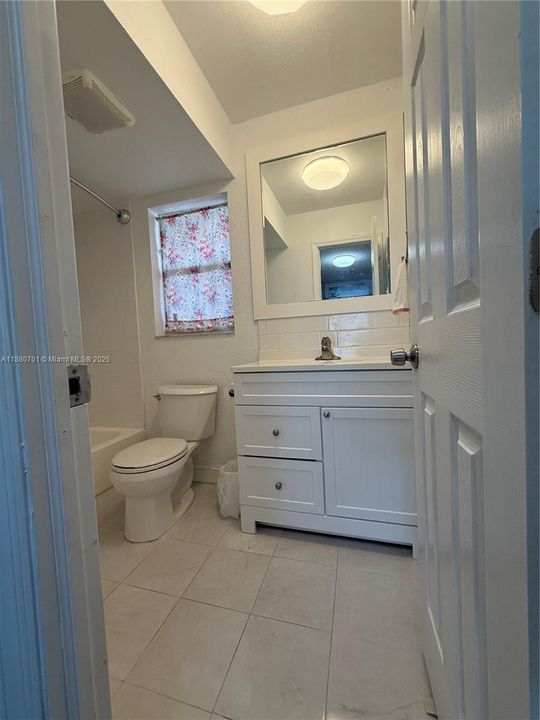 Под контрактом: $83,000 (1 спален, 1 ванн, 640 Квадратных фут)