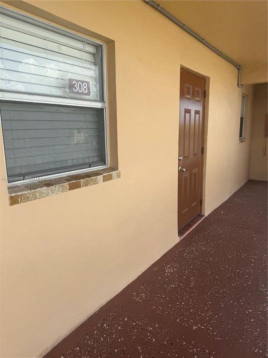 Под контрактом: $83,000 (1 спален, 1 ванн, 640 Квадратных фут)