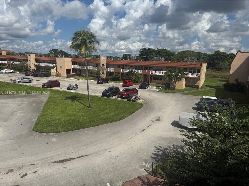 Под контрактом: $83,000 (1 спален, 1 ванн, 640 Квадратных фут)