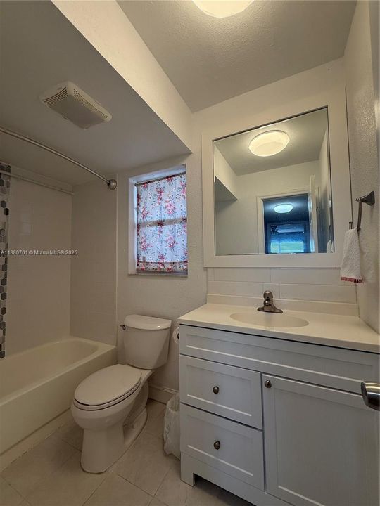 Под контрактом: $83,000 (1 спален, 1 ванн, 640 Квадратных фут)