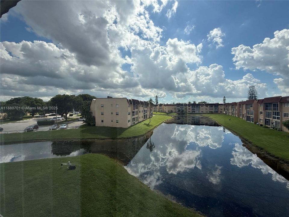 Под контрактом: $83,000 (1 спален, 1 ванн, 640 Квадратных фут)