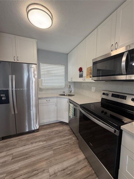 Под контрактом: $83,000 (1 спален, 1 ванн, 640 Квадратных фут)