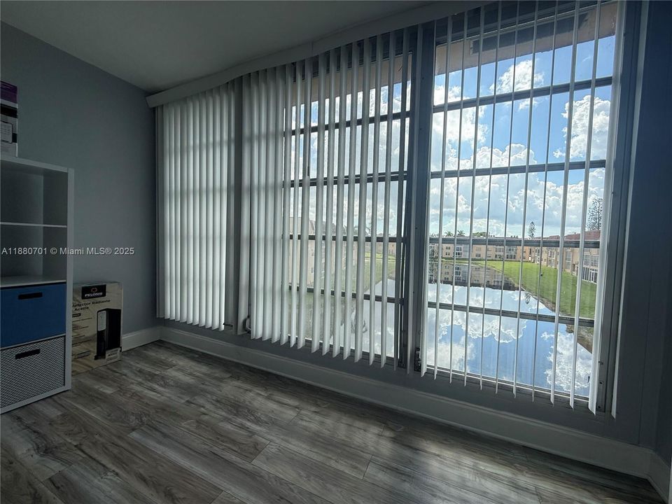 Под контрактом: $83,000 (1 спален, 1 ванн, 640 Квадратных фут)