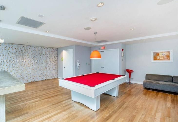 Recently Rented: $2,000 (0 beds, 1 baths, 620 Square Feet)