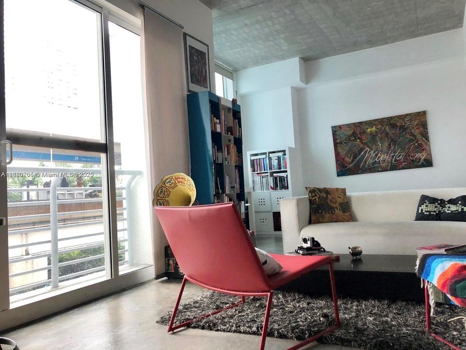 Recently Rented: $2,000 (0 beds, 1 baths, 620 Square Feet)