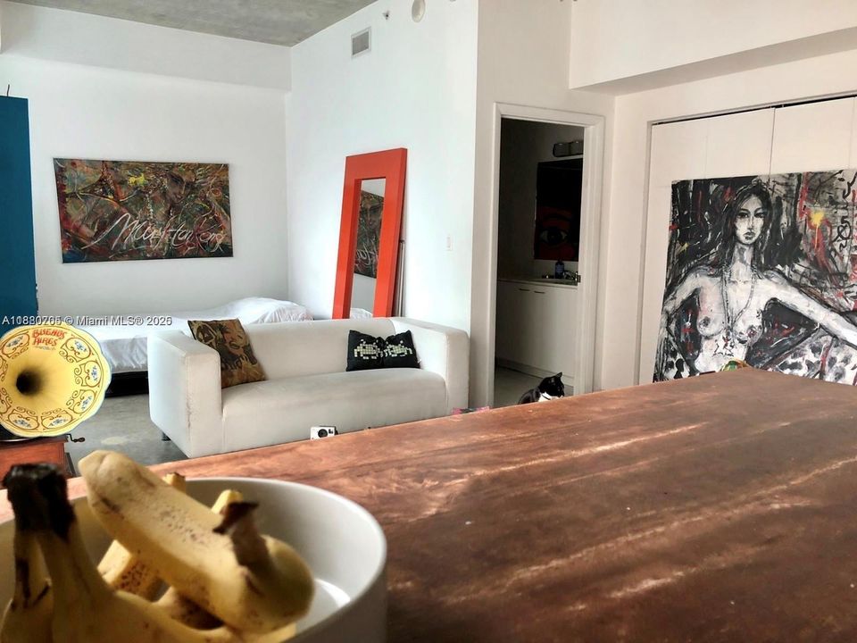 Recently Rented: $2,000 (0 beds, 1 baths, 620 Square Feet)