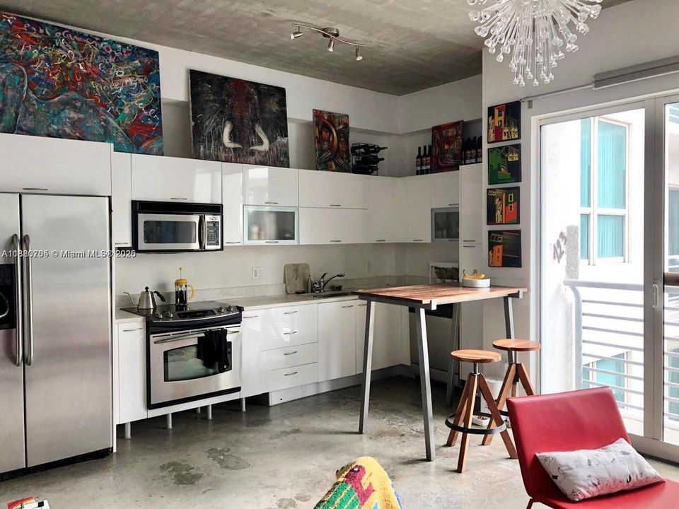 Recently Rented: $2,000 (0 beds, 1 baths, 620 Square Feet)