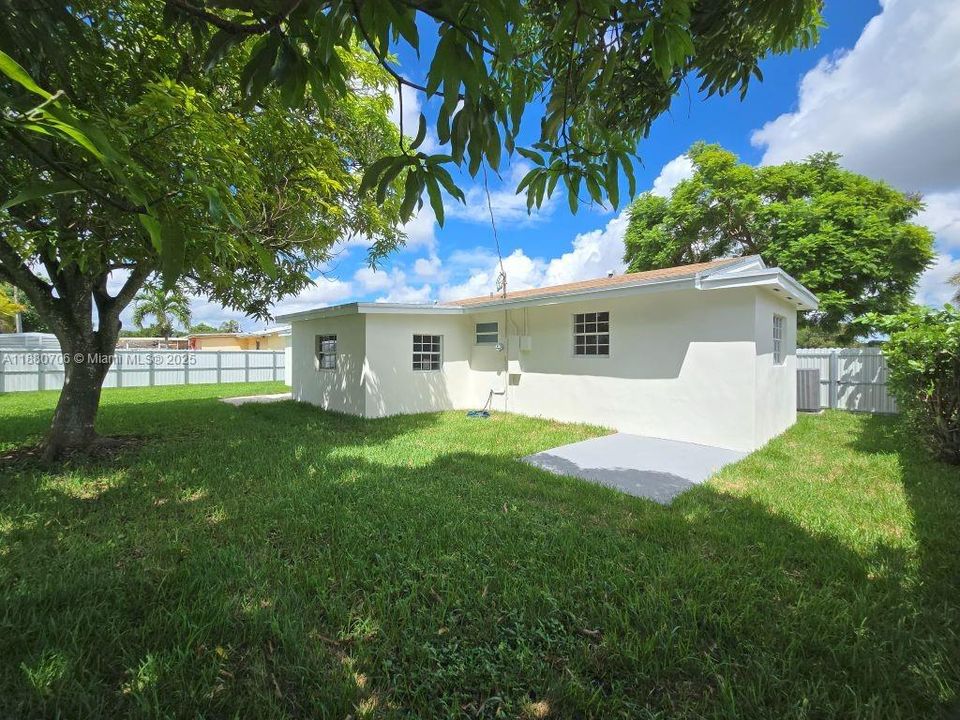 For Sale: $639,000 (4 beds, 2 baths, 1602 Square Feet)