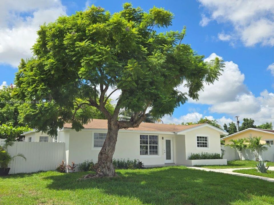 For Sale: $639,000 (4 beds, 2 baths, 1602 Square Feet)