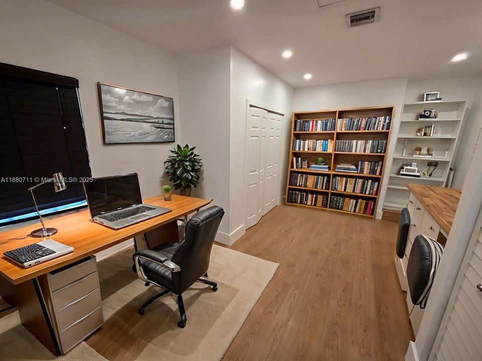 Под контрактом: $759,000 (4 спален, 3 ванн, 1572 Квадратных фут)