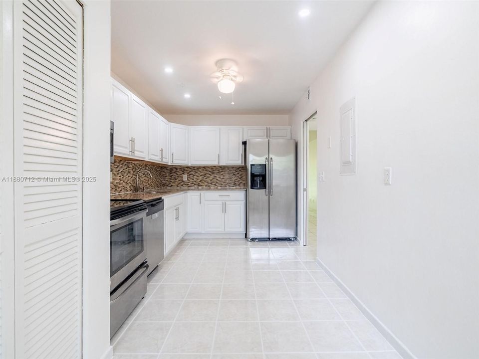 Active With Contract: $189,900 (2 beds, 2 baths, 1112 Square Feet)