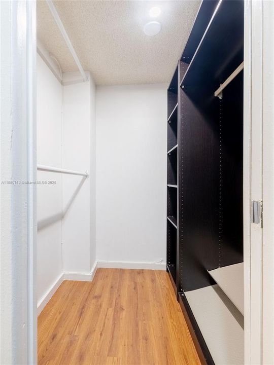 Active With Contract: $189,900 (2 beds, 2 baths, 1112 Square Feet)