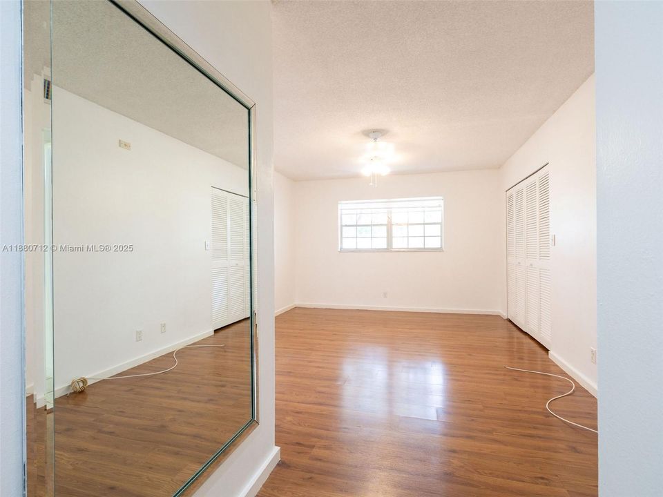 Active With Contract: $189,900 (2 beds, 2 baths, 1112 Square Feet)