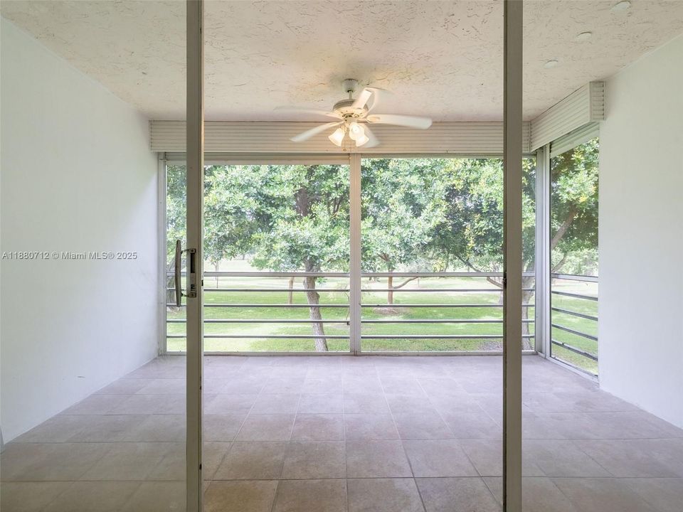 Active With Contract: $189,900 (2 beds, 2 baths, 1112 Square Feet)