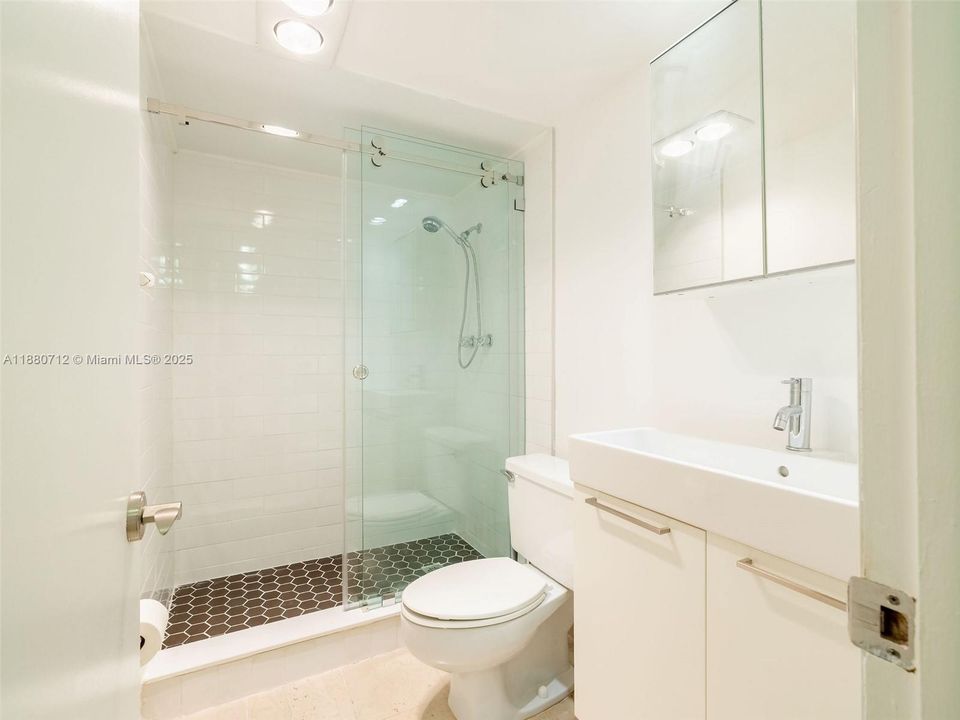 Active With Contract: $189,900 (2 beds, 2 baths, 1112 Square Feet)