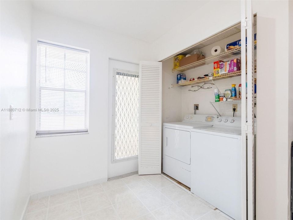 Active With Contract: $189,900 (2 beds, 2 baths, 1112 Square Feet)