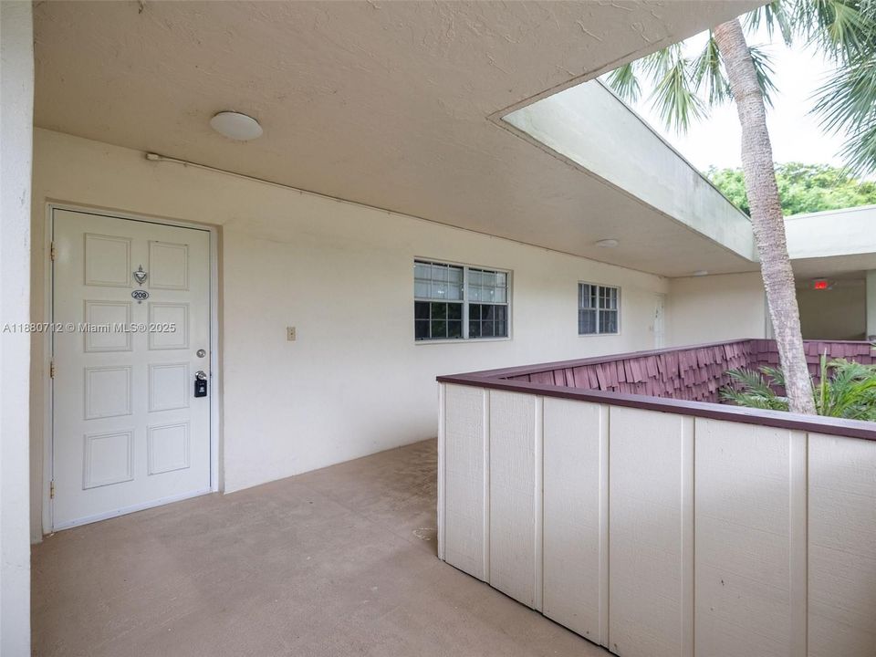 Active With Contract: $189,900 (2 beds, 2 baths, 1112 Square Feet)