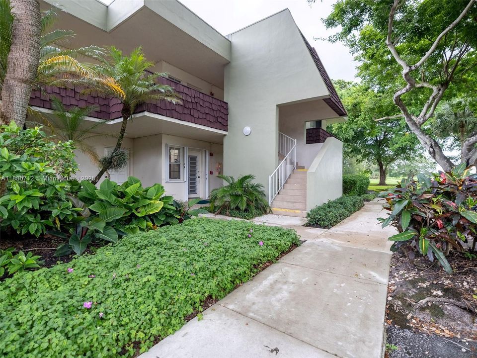 Active With Contract: $189,900 (2 beds, 2 baths, 1112 Square Feet)