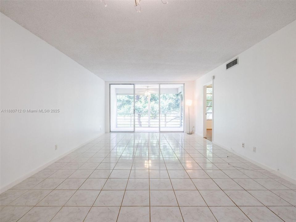 Active With Contract: $189,900 (2 beds, 2 baths, 1112 Square Feet)