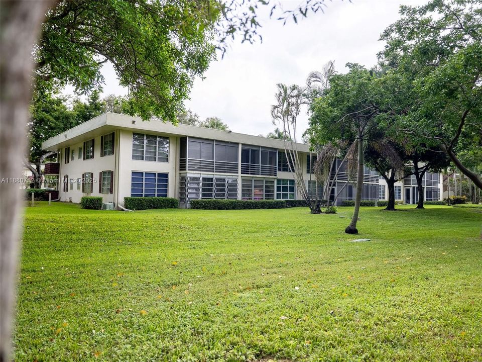 Active With Contract: $189,900 (2 beds, 2 baths, 1112 Square Feet)