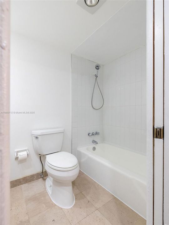 Active With Contract: $189,900 (2 beds, 2 baths, 1112 Square Feet)