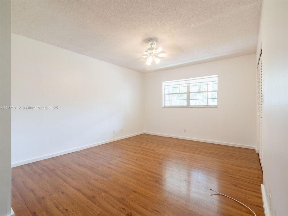 Active With Contract: $189,900 (2 beds, 2 baths, 1112 Square Feet)