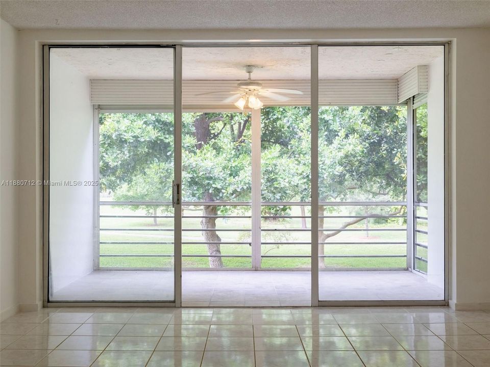 Active With Contract: $189,900 (2 beds, 2 baths, 1112 Square Feet)