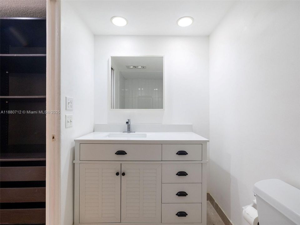 Active With Contract: $189,900 (2 beds, 2 baths, 1112 Square Feet)