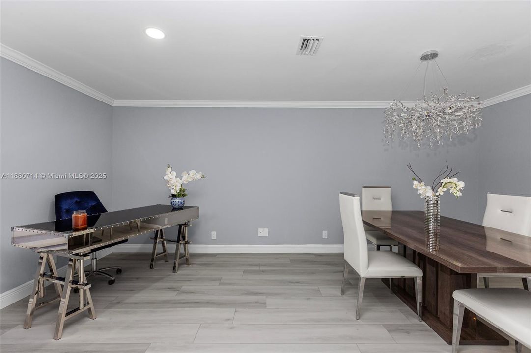 Недавно продано: $415,000 (3 спален, 2 ванн, 1556 Квадратных фут)