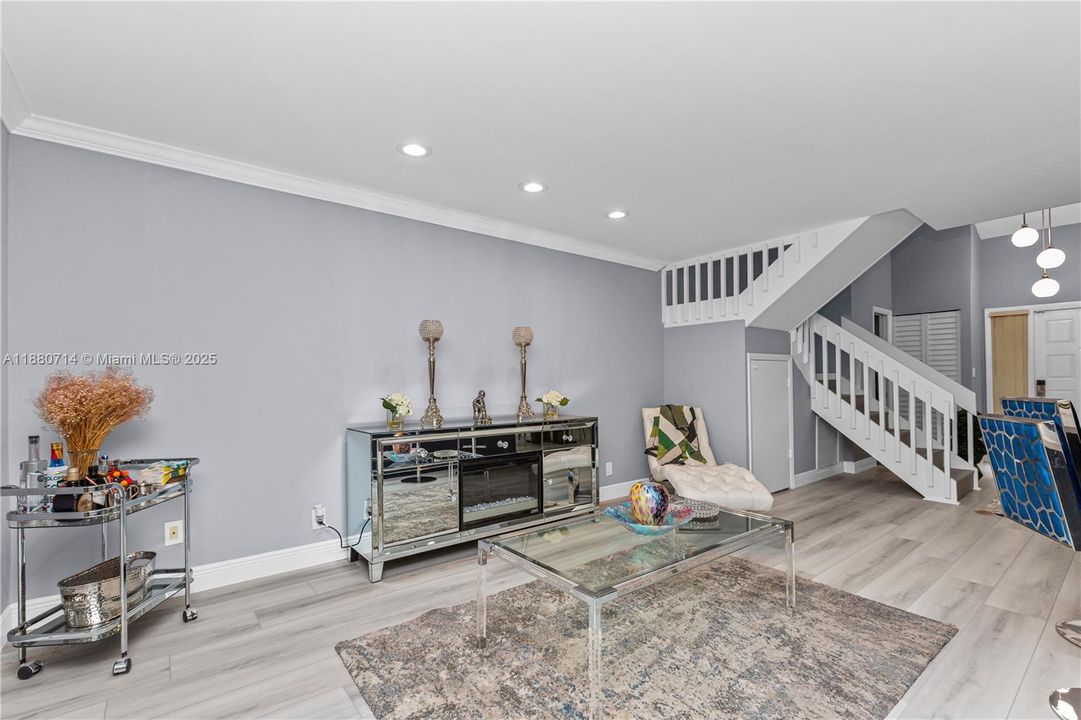 Недавно продано: $415,000 (3 спален, 2 ванн, 1556 Квадратных фут)