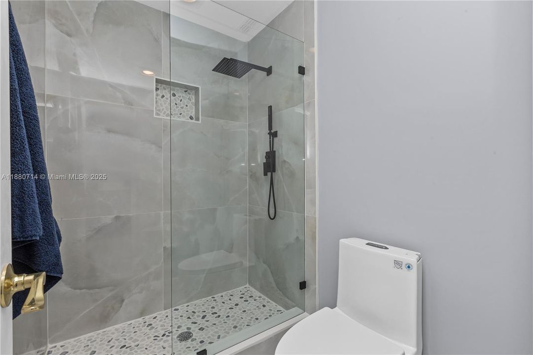 Недавно продано: $415,000 (3 спален, 2 ванн, 1556 Квадратных фут)