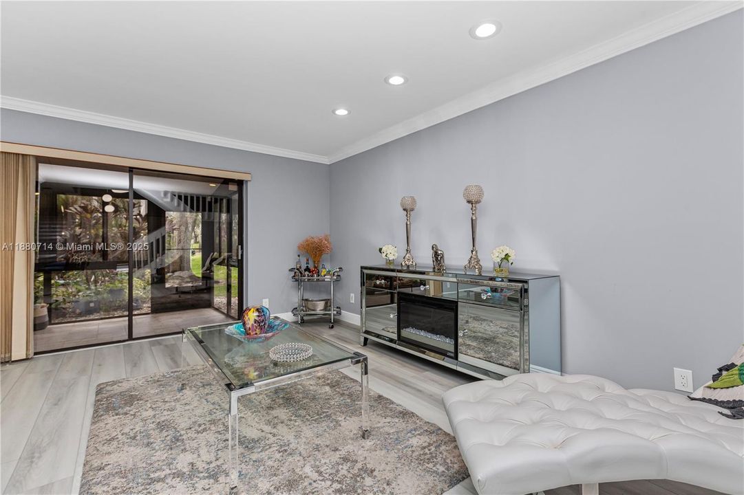 Недавно продано: $415,000 (3 спален, 2 ванн, 1556 Квадратных фут)