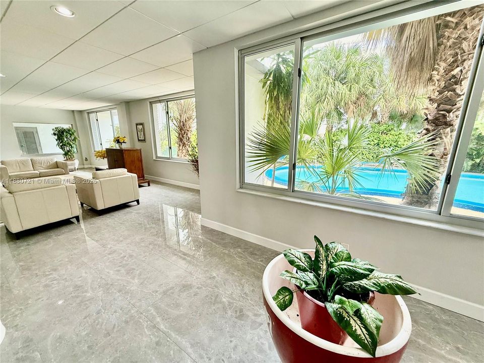 En Venta: $293,000 (1 camas, 1 baños, 919 Pies cuadrados)